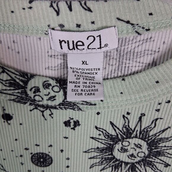 Rue 21 Womens Top XL Green Celestial Sun Moon Stars Witchy Fairy Whimsigoth Boho - Picture 3 of 6